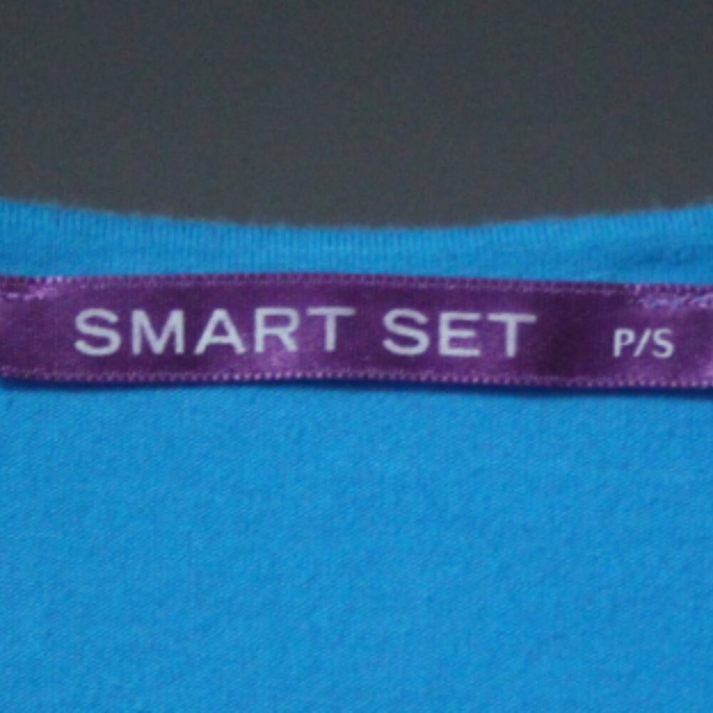 Blue Smart Set top, size Small - Picture 3 of 5